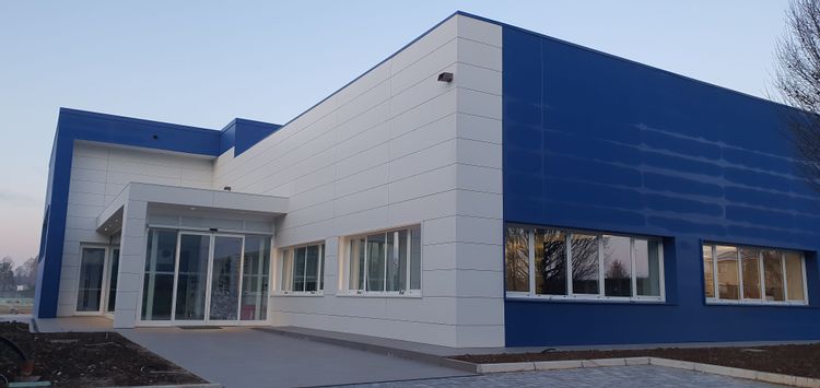 Ristrutturazione con ampliamento edificio direzionale Headquarter MediCair Itialia