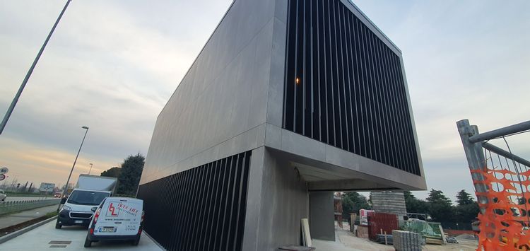 Rivestimento nuovo edificio Ristorante Barca a Vela rooftop
