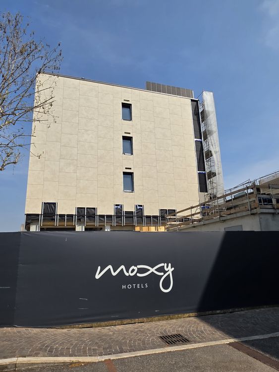 Nuovo Hotel Moxy 4*